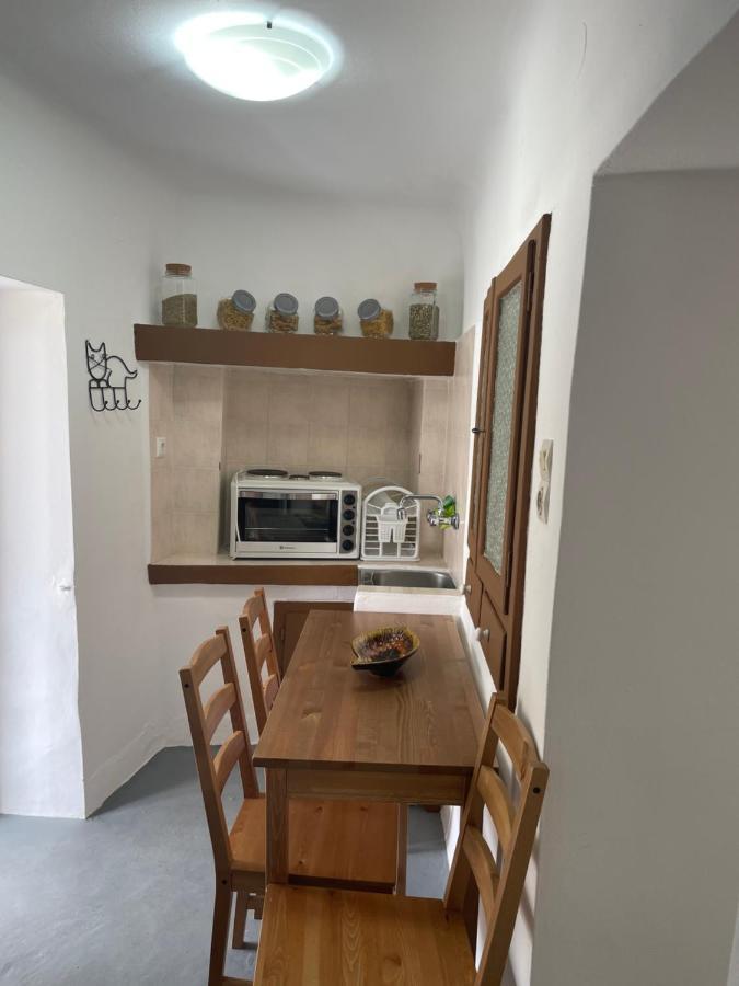 Helen'S Apartment 에르무폴리 외부 사진